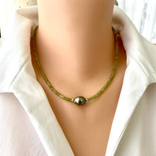 Load image into Gallery viewer, Peridot beaded necklace with tahitian pearl in middle
