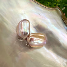 Carica l&#39;immagine nel visualizzatore di Gallery, Pinkish Purple Rectangle Oversized Pearl Drop Earrings, Silver
