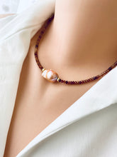 Cargar imagen en el visor de la galería, Hessonite Garnet Beaded Necklace with Golden Pink Baroque Pearl in Middle. Gold Vermeil, 17&quot;inches,
