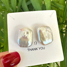 Carica l&#39;immagine nel visualizzatore di Gallery, White Rectangle Baroque Pearl Stud Earrings, Silver
