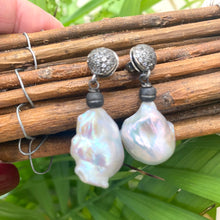 Lade das Bild in den Galerie-Viewer, Freshwater Baroque Pearl Drop Earrings with Diamonds Pave Studs, Oxidized Silver
