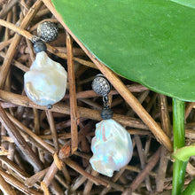 Lade das Bild in den Galerie-Viewer, Freshwater Baroque Pearl Drop Earrings with Diamonds Pave Studs, Oxidized Silver

