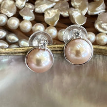 Carica l&#39;immagine nel visualizzatore di Gallery, Pink Mabe Edison Pearl Stud Earrings with Cz, Silver
