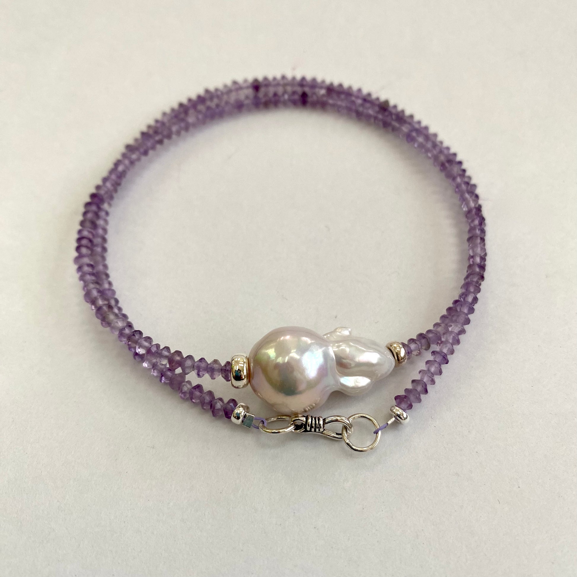 Lavender amethyst baroque pearl necklace featuring light gemstone design and luminous Baroque pearl.