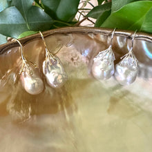Lade das Bild in den Galerie-Viewer, White Baroque Pearl Drop Earrings, in Silver or GV

