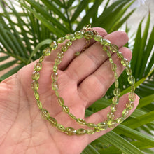 Lade das Bild in den Galerie-Viewer, Graduated Peridot Dainty Necklace, Peridot Jewelry, Gold Filled, 17&quot;inches, August Birthstone

