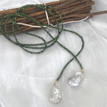 Lade das Bild in den Galerie-Viewer, Green Diopside Garnet &amp; Baroque Pearls Lariat Wrap Necklace, 49&quot; – Handmade in Canada
