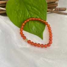 Lade das Bild in den Galerie-Viewer, Orange Carnelian Stretch Bracelet with Pearls in 6 or 8mm, 14K GF, 7&quot;
