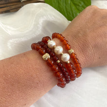 Lade das Bild in den Galerie-Viewer, Orange Carnelian Stretch Bracelet with Pearls in 6 or 8mm, 14K GF, 7&quot;
