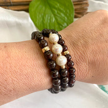 Lade das Bild in den Galerie-Viewer, Dark Red Garnet Stretch Bracelet in 6 or 8mm with Pearls, 14K GF, 7&quot;
