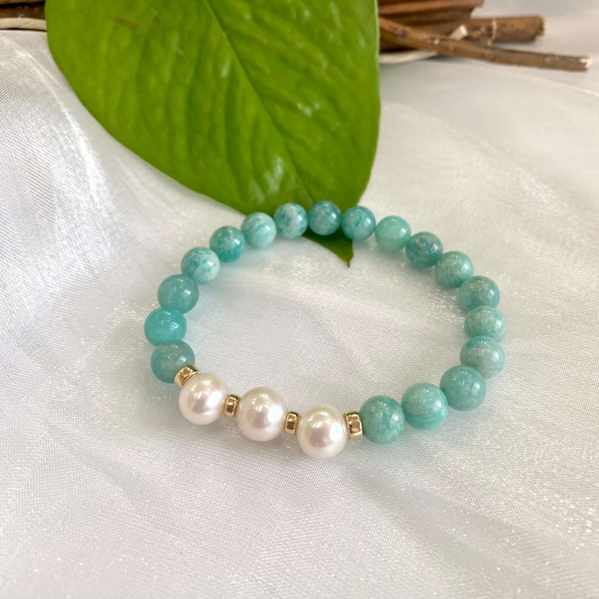 Amazonite freshwater pearl bracelet featuring 8mm Russian Amazonite beads and 9-10mm freshwater pearls.