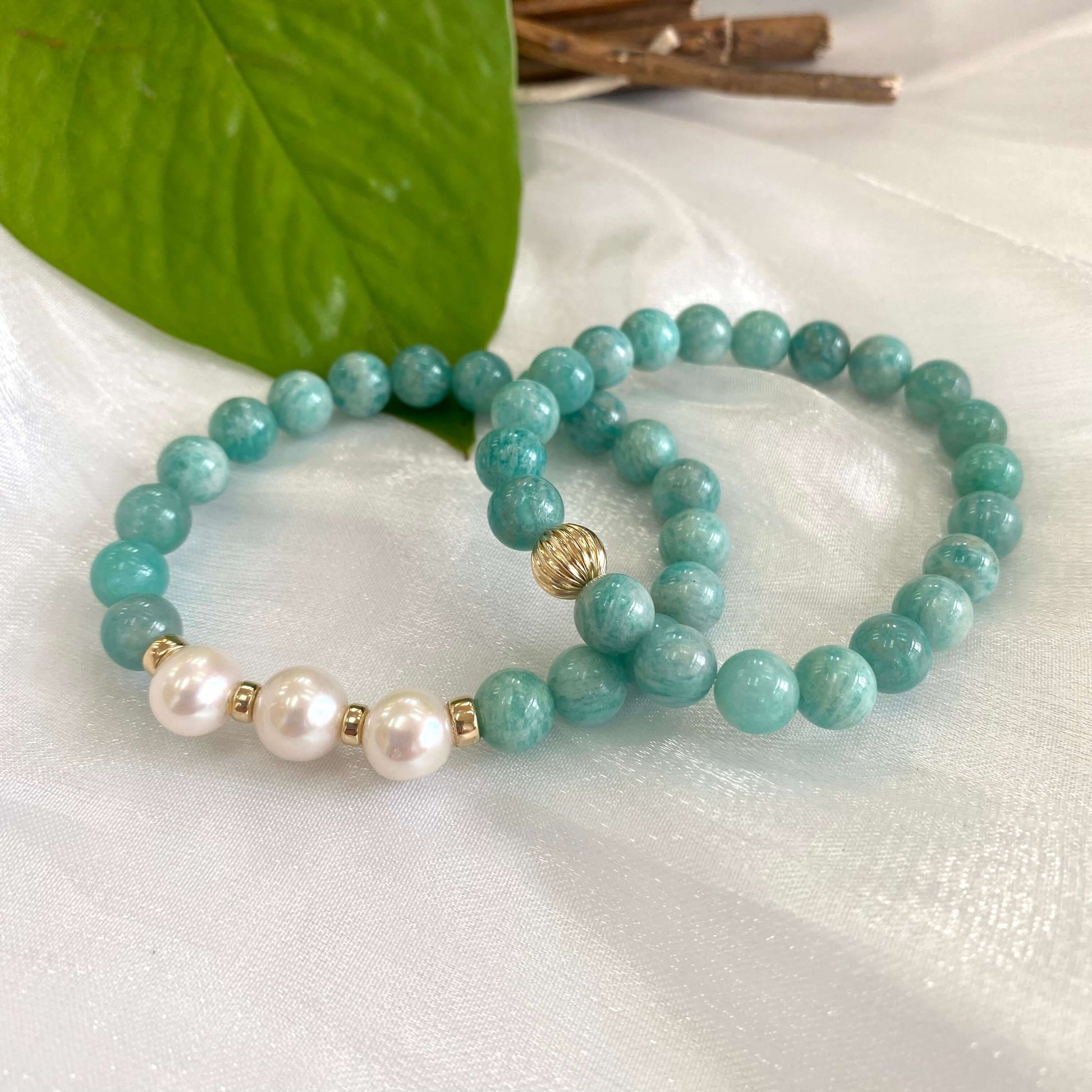 Amazonite freshwater pearl bracelet showcasing blue-green amazonite beads and freshwater pearls, featuring a stretch design.