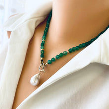 Charger l&#39;image dans la galerie, Green Onyx &amp; Baroque Pearl Toggle Necklace, Gold Bronze, 19&quot;
