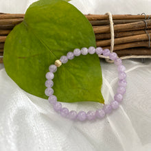 Charger l&#39;image dans la galerie, Bracelet extensible en améthyste lavande de 6 ou 8 mm, 14 carats GF, 18 cm
