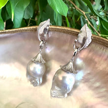 Carica l&#39;immagine nel visualizzatore di Gallery, Exotic Leaf Design Statement Removable Baroque Pearl Drops
