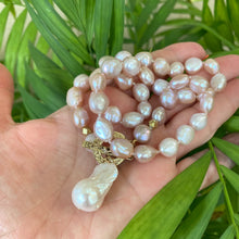 Charger l&#39;image dans la galerie, Pink Pearl Toggle Necklace &amp; White Baroque Pearl Pendant, 18&quot; or 19&quot; – Handmade in Canada
