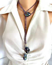 Carica l&#39;immagine nel visualizzatore di Gallery, Single Strand of Amethyst &amp; 3 Large Black Baroque Pearls Lariat Necklace
