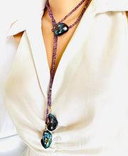 Carica l&#39;immagine nel visualizzatore di Gallery, Single Strand of Amethyst &amp; 3 Large Black Baroque Pearls Lariat Necklace
