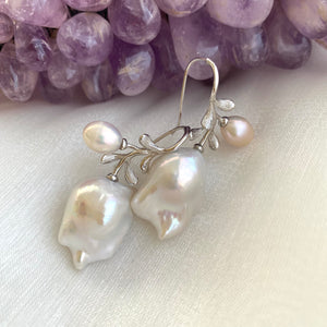 Boucles d'oreilles en perles baroques motif feuille de rose, en argent