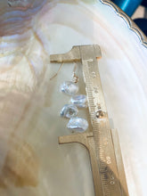 Carica l&#39;immagine nel visualizzatore di Gallery, Keshi Pearls &amp; 14k GF Drop Earrings
