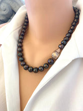 Charger l&#39;image dans la galerie, Black Pearl Chunky Necklace &amp; Baroque Inspired Element, 20&quot;inch, RG Vermeil – Canadian Jewelry
