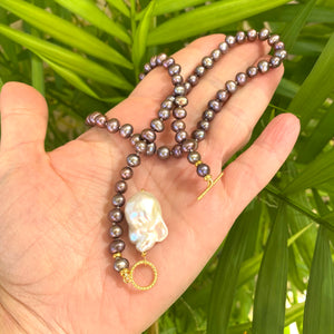 Lavender Pearls Toggle Necklace & White Baroque Pearl Pendant, GV, 18" – Handmade in Canada