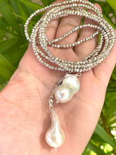 Lade das Bild in den Galerie-Viewer, Single Strand of Silver Pyrite and Large Baroque Pearl Lariat Wrap Necklace, 45&quot;
