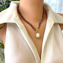 Lade das Bild in den Galerie-Viewer, Bois de Rose Pearls Toggle Necklace &amp; White Baroque Pearl Pendant
