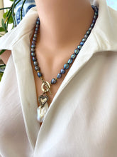Lade das Bild in den Galerie-Viewer, Black Pearl Toggle Necklace &amp; White Baroque Pearl Pendant
