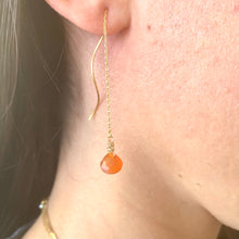 Cargar imagen en el visor de la galería, Carnelian Briolettes Threader Earrings, Gold Vermeil Plated Silver Chain Earrings
