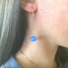 Lade das Bild in den Galerie-Viewer, Blue Chalcedony Briolettes Earrings, Gold Filled Threader Earrings
