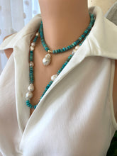 Carica l&#39;immagine nel visualizzatore di Gallery, Mannequin wearing a white shirt with a turquoise beaded necklace and pearl pendant.
