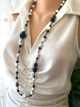 Cargar imagen en el visor de la galería, Labradorite Onyx Pearl Long Necklace displayed on mannequin, showcasing elegant design and handcrafted quality.
