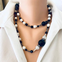 Cargar imagen en el visor de la galería, Labradorite Onyx Pearl Long Necklace worn on a mannequin, showcasing its handcrafted design and stunning gemstones.
