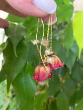 Cargar imagen en el visor de la galería, Real Red Roses and Freshwater Pearl Threader Earrings, 4.5&quot;in Gold Vermeil Plated Silver
