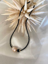 Charger l&#39;image dans la galerie, Festive Black Spinel &amp; Golden Pink Baroque Pearl Necklace
