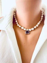 Lade das Bild in den Galerie-Viewer, White Nugget Pearl Necklace with Amethyst Pendant – &#39;Viola&#39; Collection worn elegantly.
