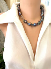 Cargar imagen en el visor de la galería, Black Baroque Pearl Chunky Necklace
