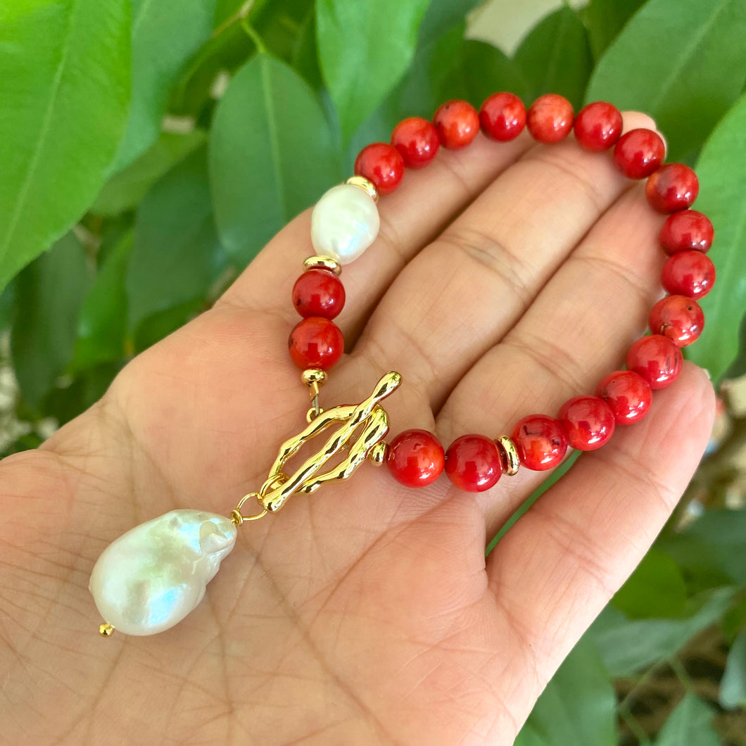 Red Coral and White Baroque Pearl Beaded Bracelet, Red Bamboo Coral Beads, Gold Plated Details, 7