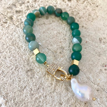 Cargar imagen en el visor de la galería, Green or Hot Pink Mat Sardonyx Beads Bracelet with Baroque Pearl Charm Pendant, Gold Plated Details, 7&quot;or7.5&quot;inches
