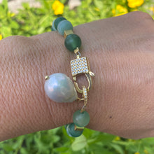 Cargar imagen en el visor de la galería, Green or Hot Pink Mat Sardonyx Beads Bracelet with Baroque Pearl Charm Pendant, Gold Plated Details, 7&quot;or7.5&quot;inches
