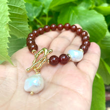 Load image into Gallery viewer, Carnelian and White Baroque Pearl Beaded Bracelet, Gold Plated Details, 7.25&quot;in
