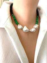 Charger l&#39;image dans la galerie, Short green jade black tourmaline pearl necklace featuring vibrant jade beads and luminous white baroque pearls.
