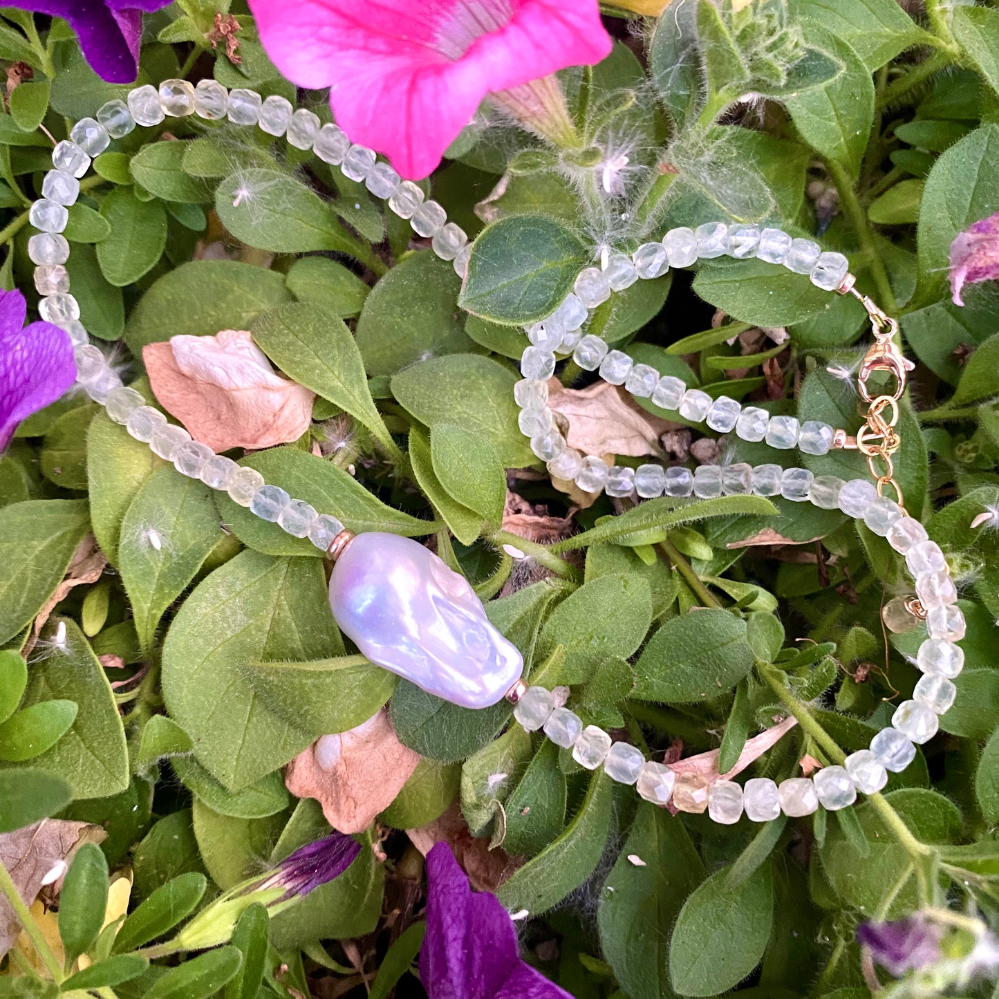 Prehnite necklace featuring light green prehnite beads and a baroque pearl centerpiece, handmade elegance and softness.