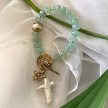 Lade das Bild in den Galerie-Viewer, Aqua Green Chalcedony Bracelet, Freshwater Cross Pearl Pendant &amp; Daisy Charm, Artisan Gold Bronze &amp; Gold Filled Details,7&quot;in
