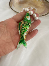 Lade das Bild in den Galerie-Viewer, Green Cloisonné Fish Pendant Necklace, 33", Hand Knotted White Baroque Pearls, 9–11mm
