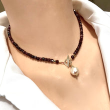 Charger l&#39;image dans la galerie, Garnet Toggle Necklace with Baroque Pearl Pendant, Gold Plated, January Birthstone Gift For Her, 16&quot;in
