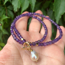 Cargar imagen en el visor de la galería, Amethyst beaded necklace with gold plated toggle clasp
