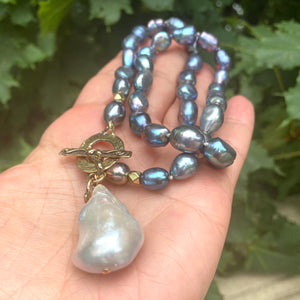 Black Pearl Toggle Necklace w White Baroque Pearl Pendant & Heart Charm, Gold Bronze, 18"in