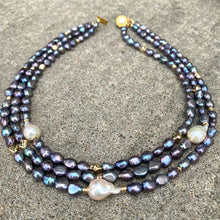 Cargar imagen en el visor de la galería, Freshwater Black Pearl Necklace with White Baroque Pearls, Gold Plated, 16&quot;inches
